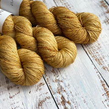 Load image into Gallery viewer, Toffee Crunch - Merino/Silk Single Ply